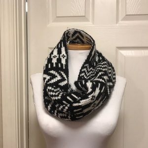 Aeropostale‎ Black & White Infinity Scarf